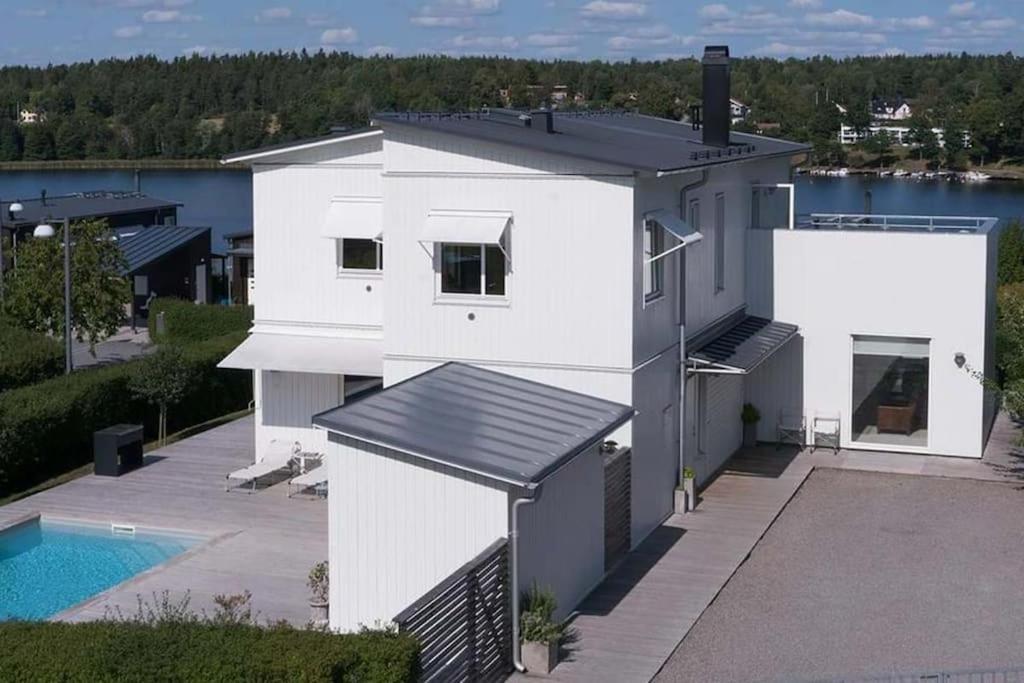 Water Facing Villa With Pool & Sauna Lidingö Buitenkant foto