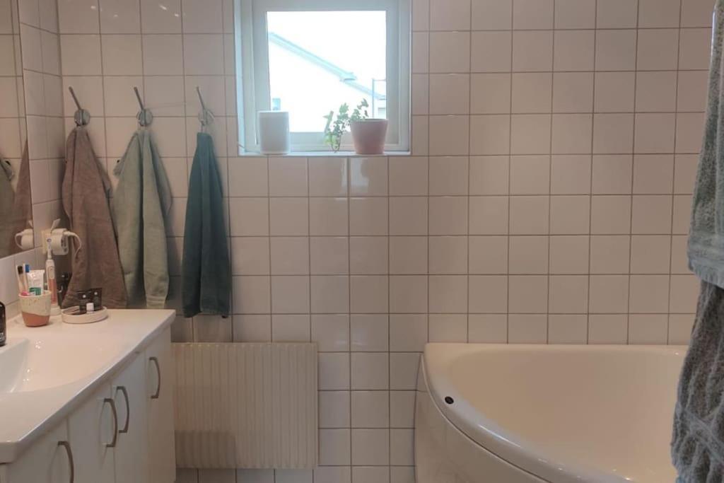 Water Facing Villa With Pool & Sauna Lidingö Buitenkant foto